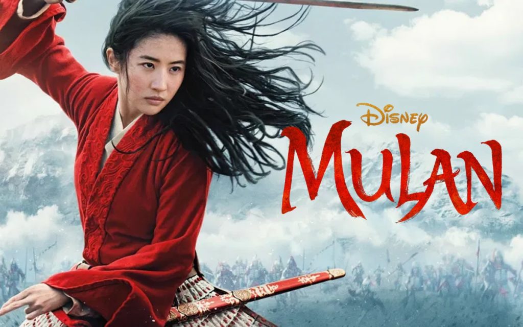 affiche du film mulan de disney avec l'actrice en costume rouge traditionnel